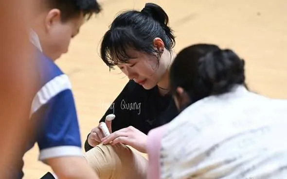 越南联赛收官！4位中国留洋队员仅2人晋级，不是不拼是球队带不动|王艺竹|越南女排|中国女排|车文涵|蔡晓晴_新浪体育_新浪新闻